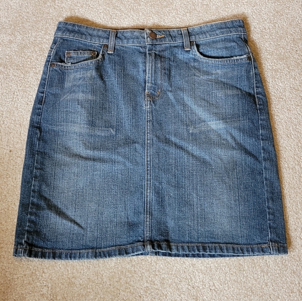 Mossimo Black distressed deniem jean skirt womens size 10 98% cotton 2% spandex